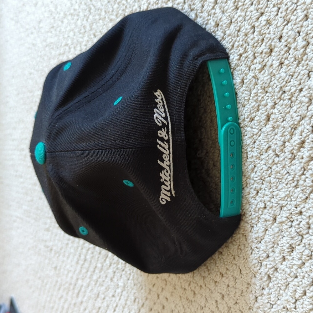 Mitchell And Ness Raptors snapback - Picture 2 of 3